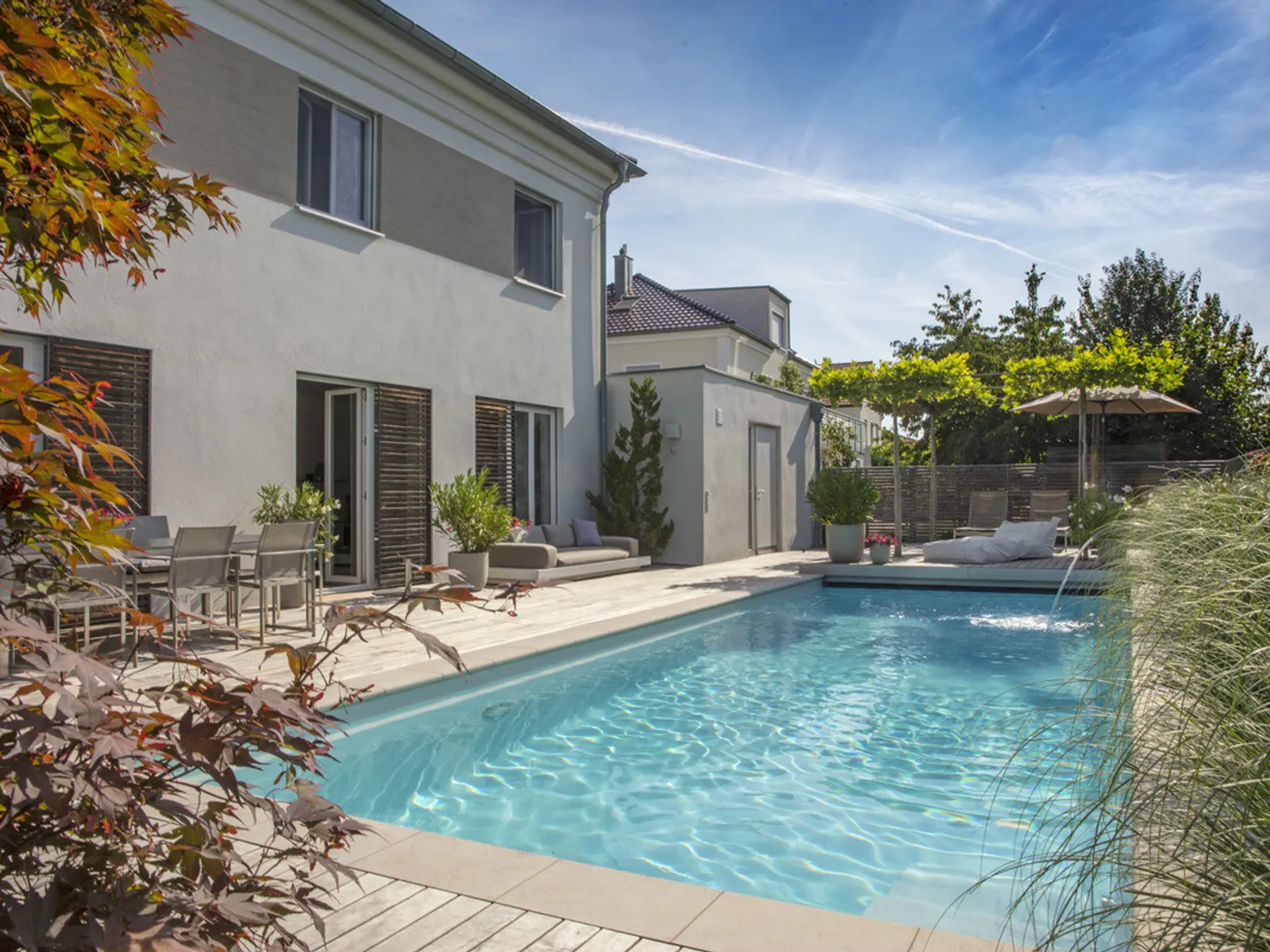 Wunderschönes EFH mit Pool in Bestlage Süd - Bild 1