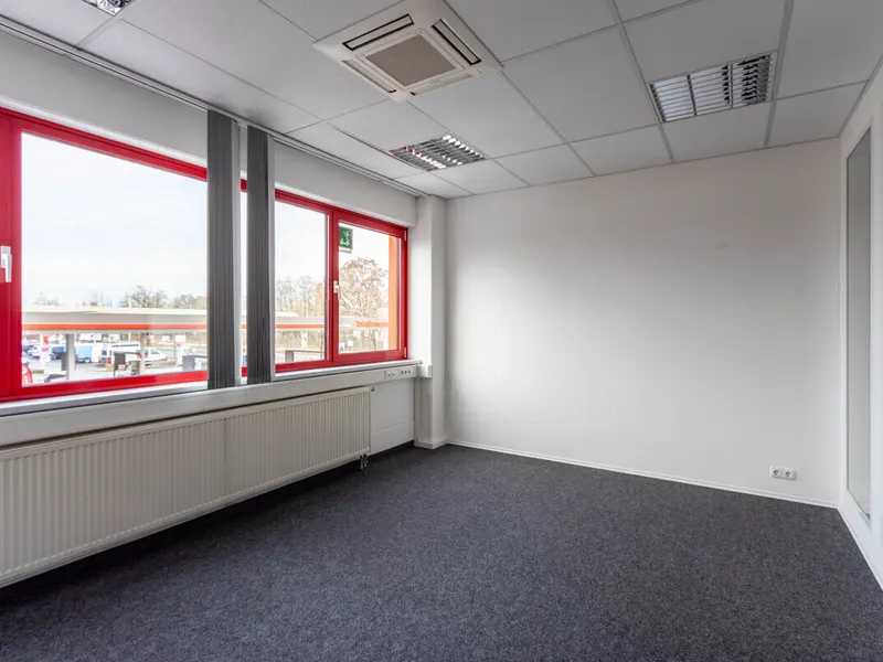 Helle Büroräume mit guter Anbindung an die A9