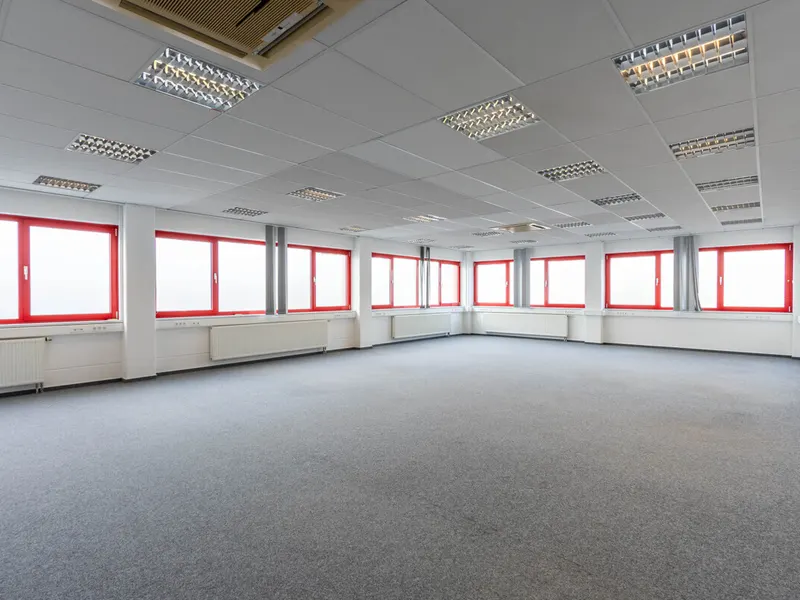 Helle Büroräume mit guter Anbindung an die A9