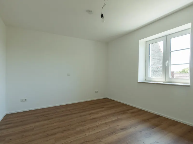 Irgertsheim: Hochwertige Etagenwohnung in ruhiger Lage