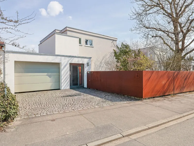 Modernes Einfamilienhaus mit integrierter Büroetage