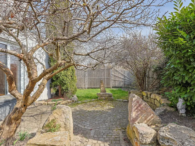 Modernes Einfamilienhaus mit integrierter Büroetage