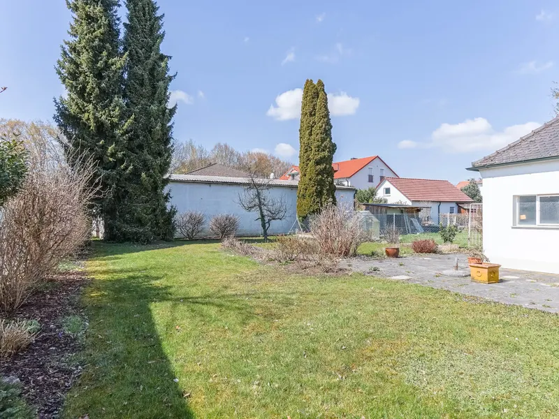 Dreifamilienhaus mit Hinterliegergrundstück in Ingolstadt-Süd