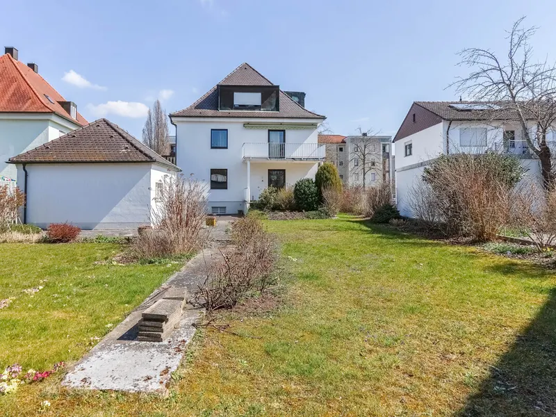 Dreifamilienhaus mit Hinterliegergrundstück in Ingolstadt-Süd