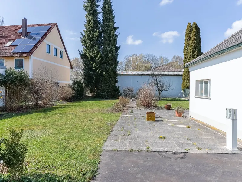 Dreifamilienhaus mit Hinterliegergrundstück in Ingolstadt-Süd