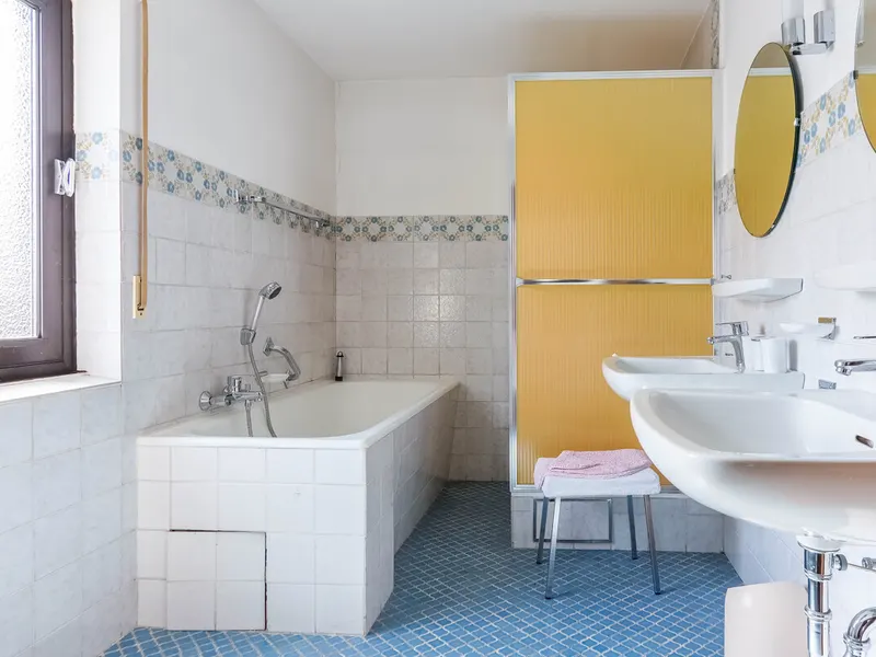 Dreifamilienhaus mit Hinterliegergrundstück in Ingolstadt-Süd