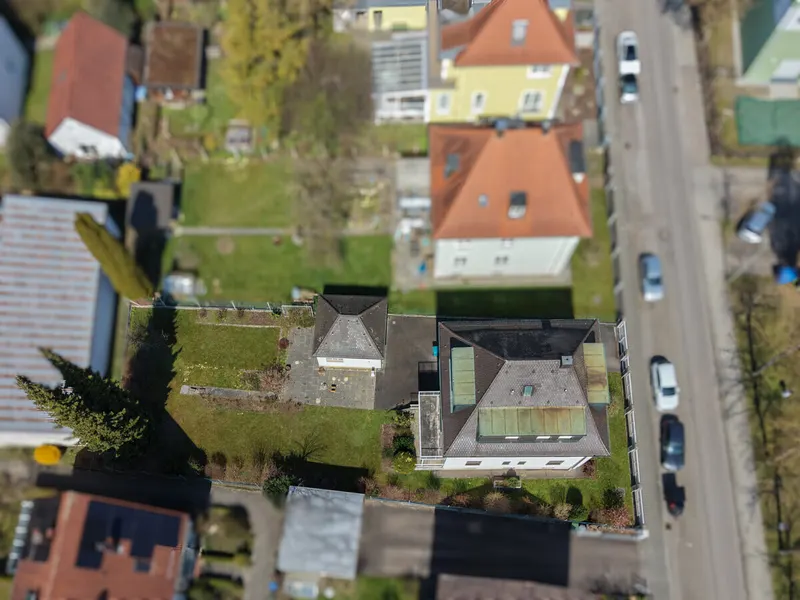 Attraktives Baugrundstück in geschützter Hinterlage