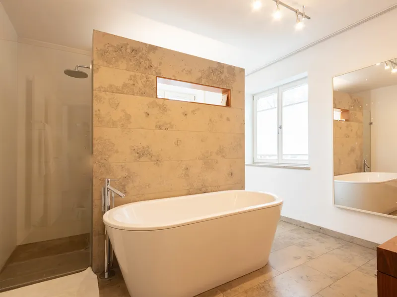 Wunderschönes EFH mit Pool in Bestlage Süd