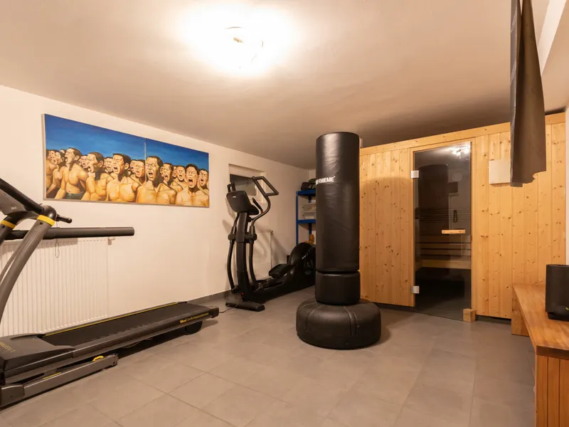 Wunderschönes EFH mit Pool in Bestlage Süd