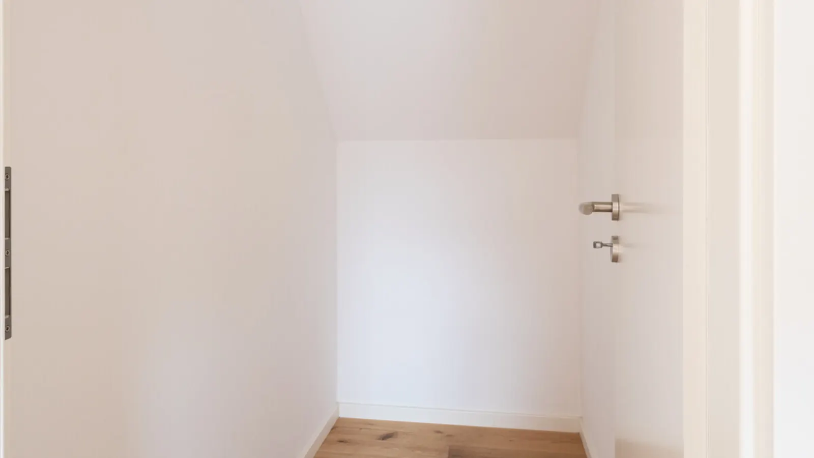 Kernsaniertes Reihenhaus in idealer Lage Ingolstadt Süd - Bild 22