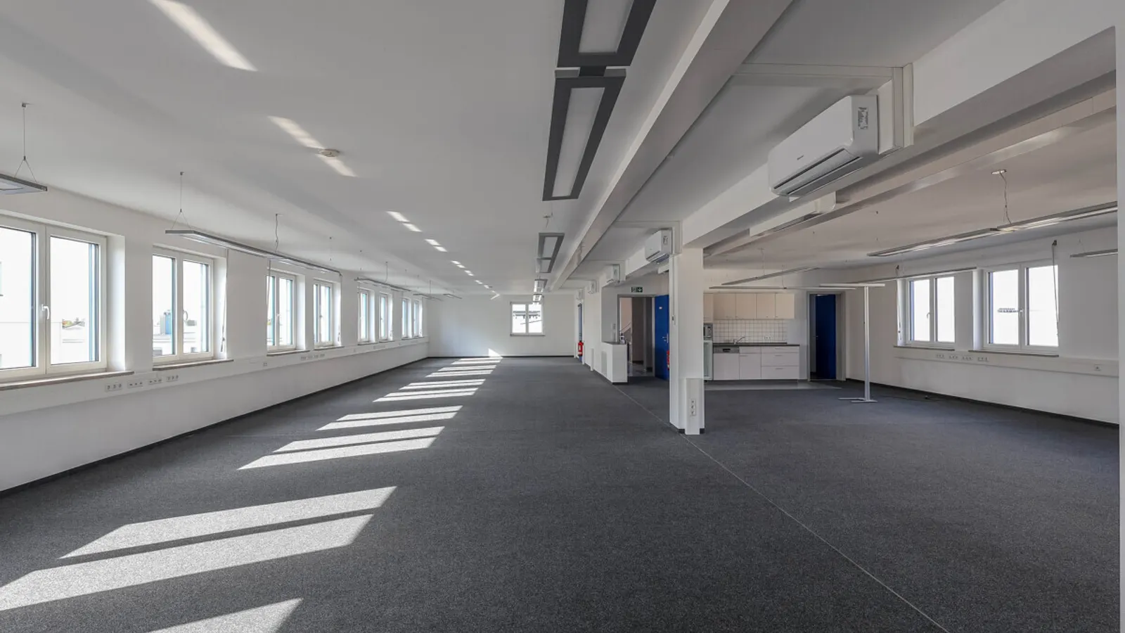 Gepflegtes Geschäftshaus mit Halle in Gaimersheim - Bild 14