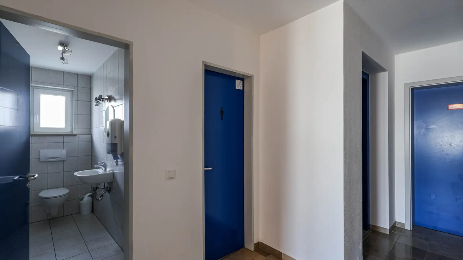 Gepflegtes Geschäftshaus mit Halle in Gaimersheim - Bild 7