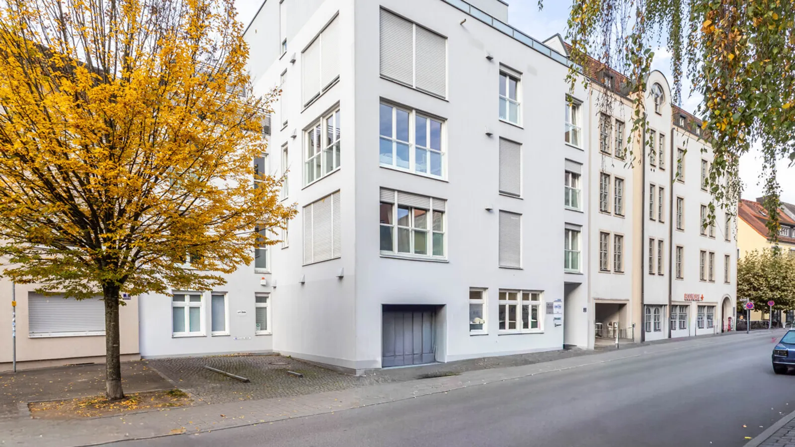 Rarität in der Innenstadt: Erdgeschossfläche mit Garten und Tiefgaragenstellplätzen - Bild 1