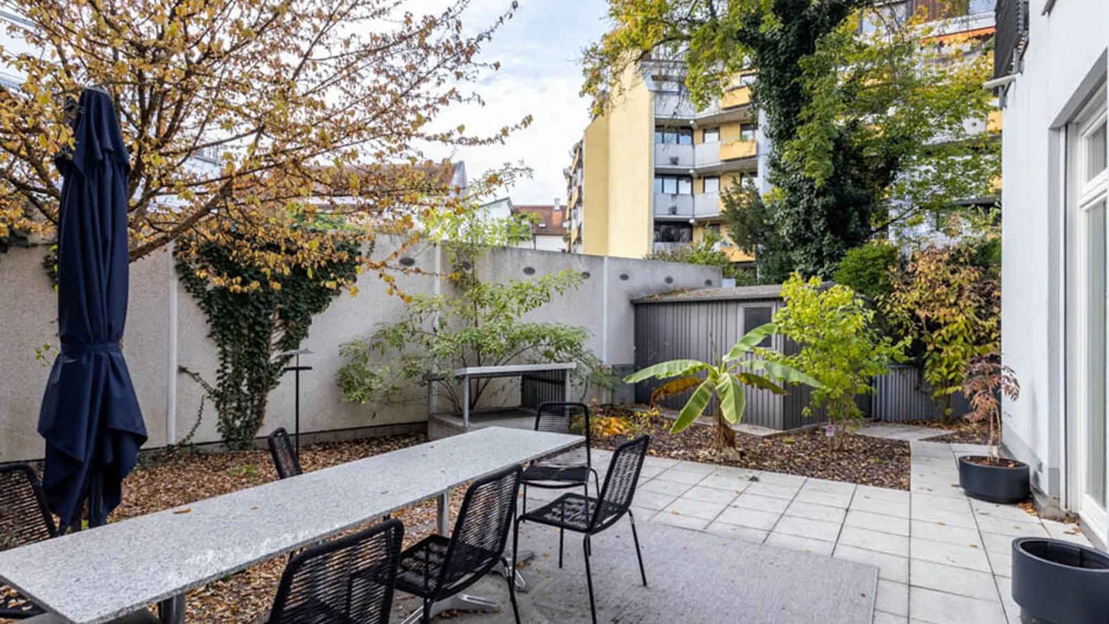 Rarität in der Innenstadt: Erdgeschossfläche mit Garten und Tiefgaragenstellplätzen - Bild 3