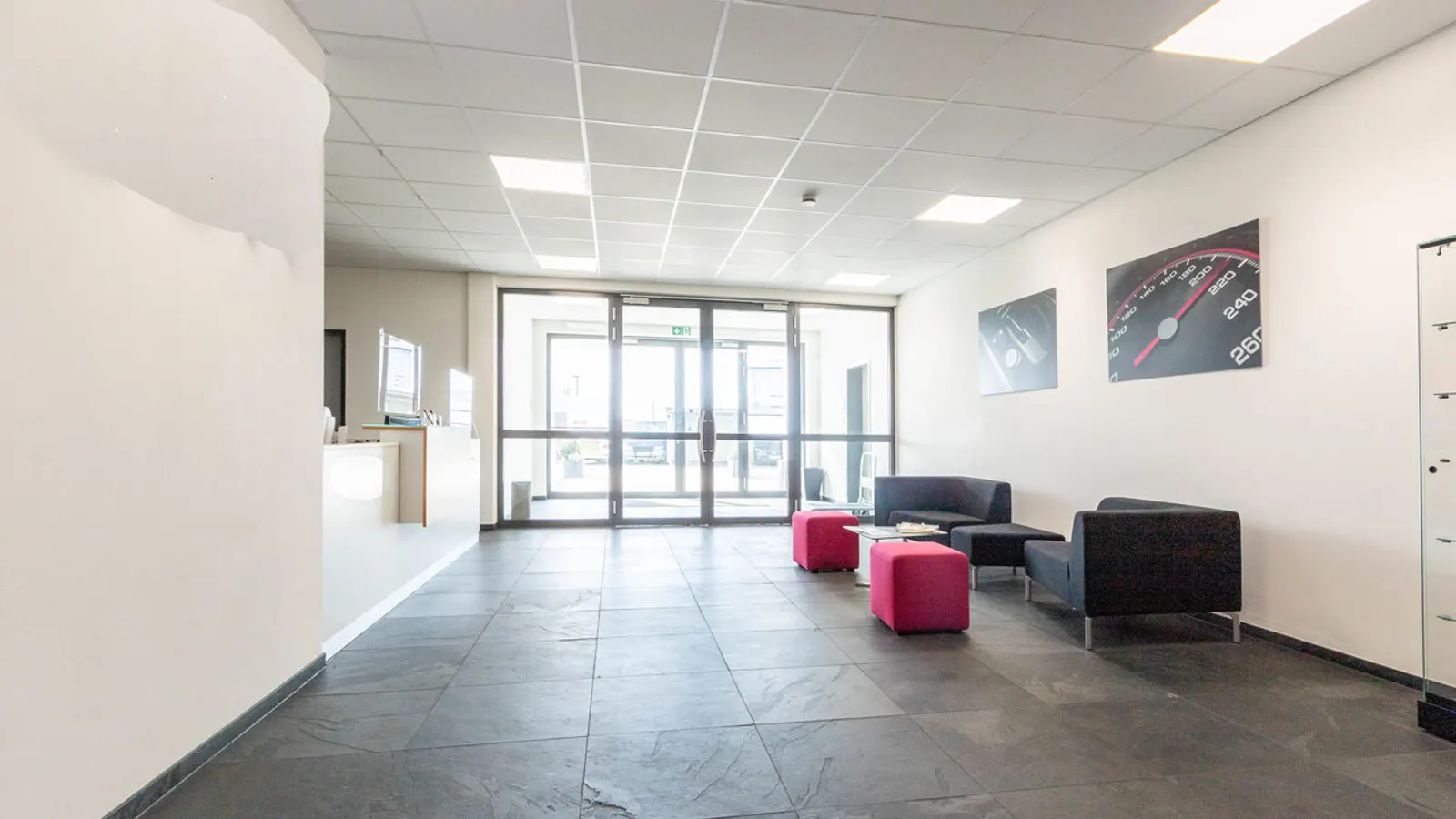 Modernes Bürogebäude mit Werkstatt im Gewerbegebiet Kösching - Bild 3