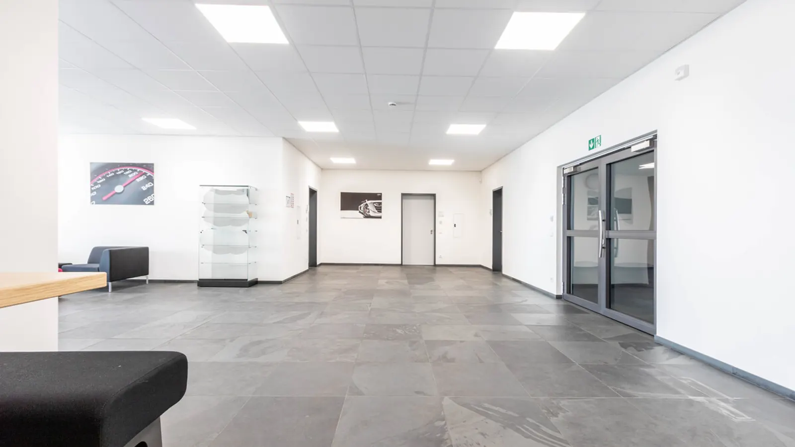 Modernes Bürogebäude mit Werkstatt im Gewerbegebiet Kösching - Bild 4