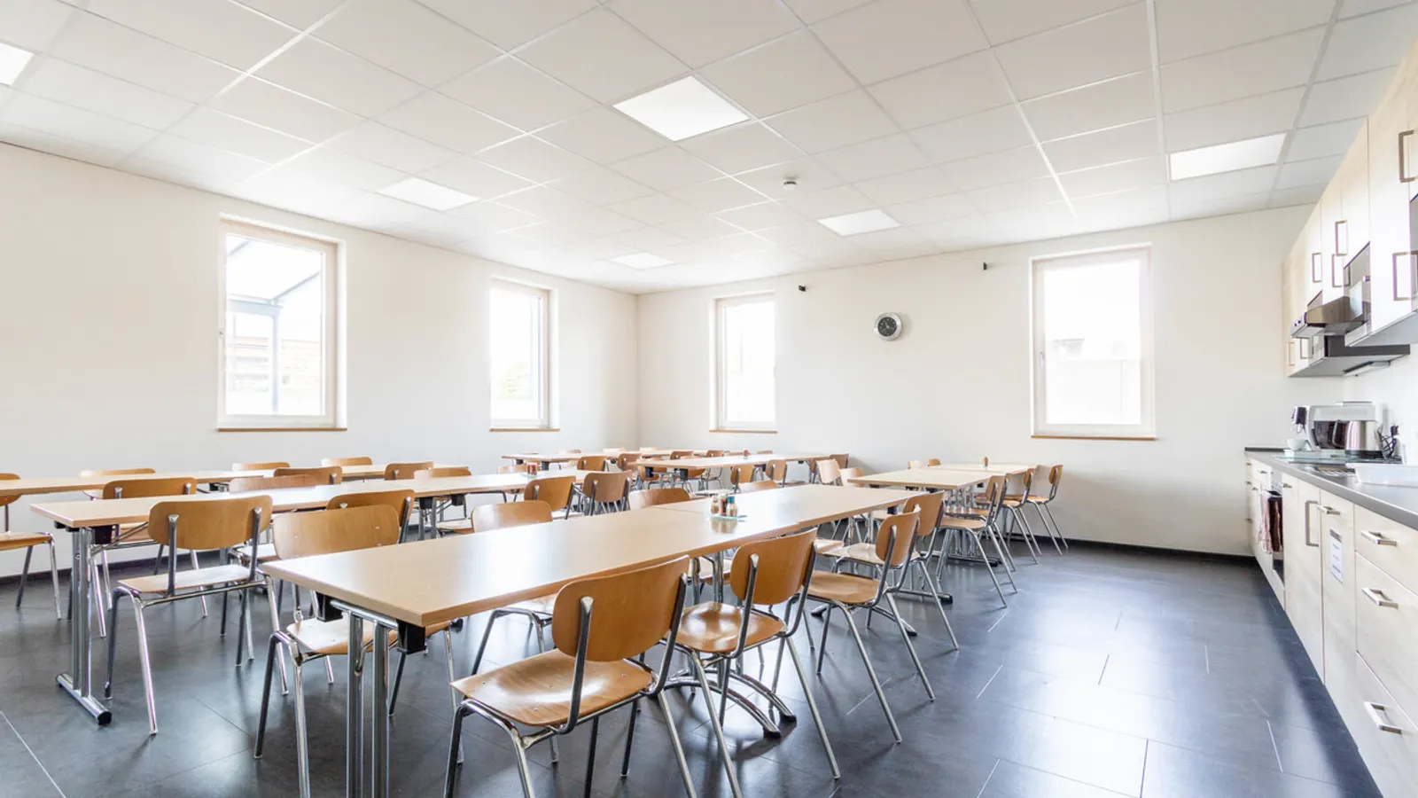 Modernes Bürogebäude mit Werkstatt im Gewerbegebiet Kösching - Bild 5