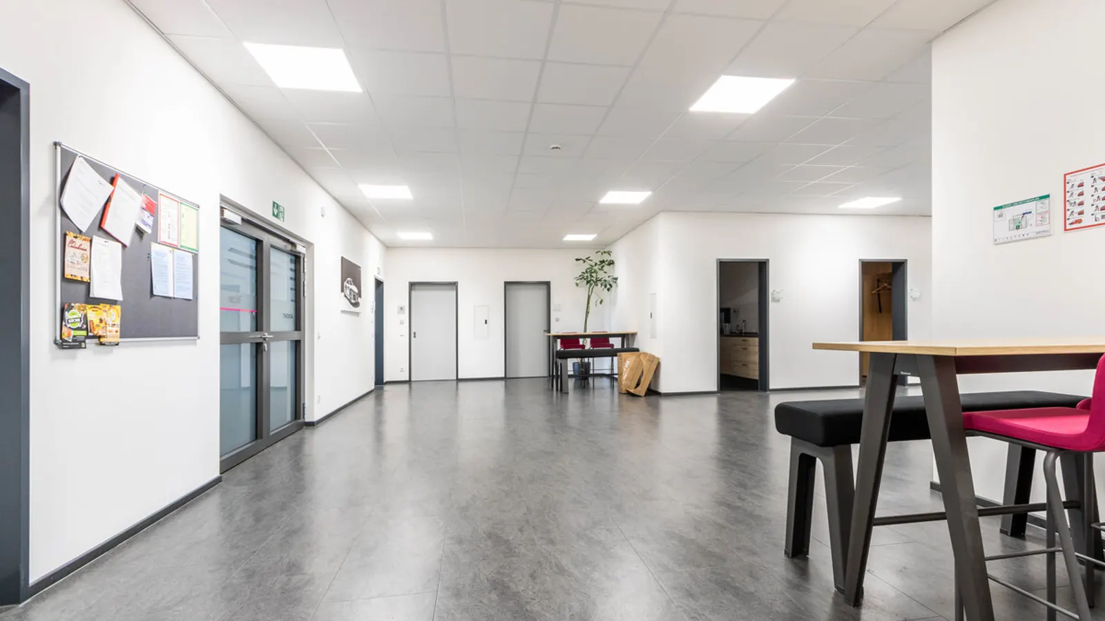 Modernes Bürogebäude mit Werkstatt im Gewerbegebiet Kösching - Bild 7