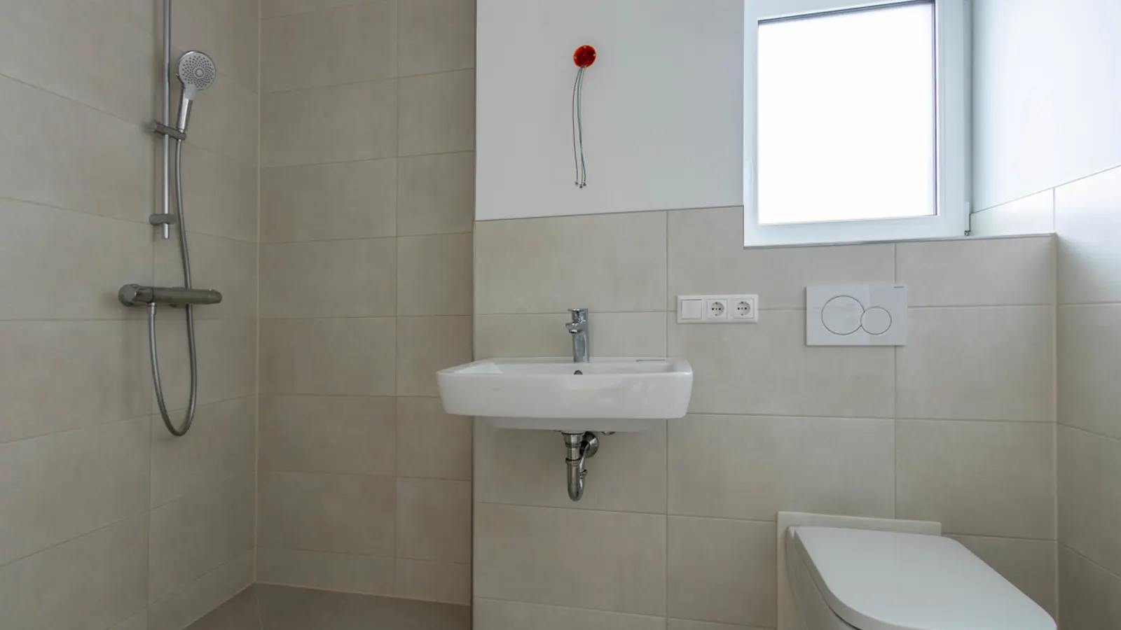 Sofort bezugsfreier Neubau: 2-Zimmer-Wohnung mit Balkon - Bild 4