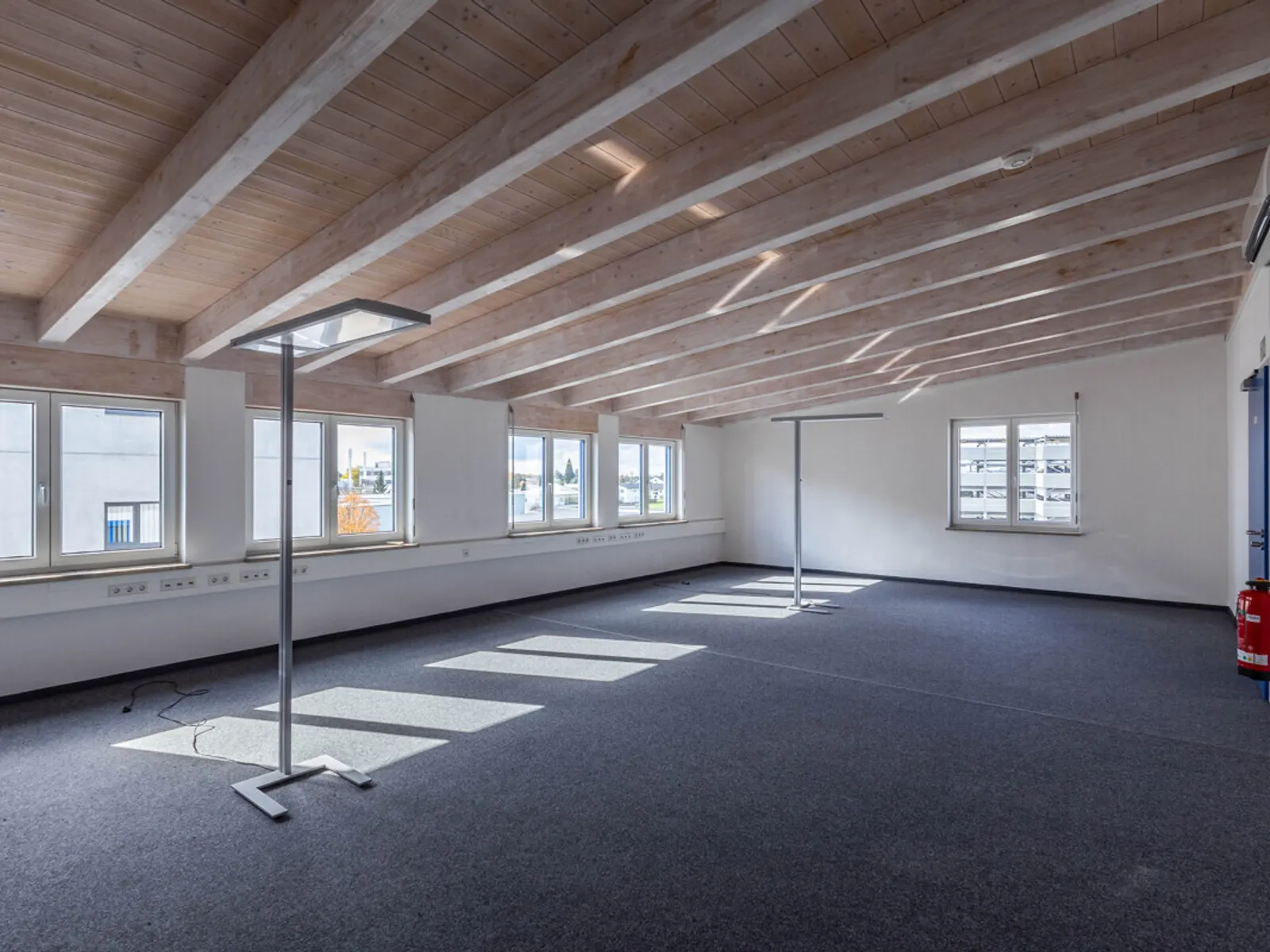 Gepflegtes Geschäftshaus mit Halle in Gaimersheim - Bild 19