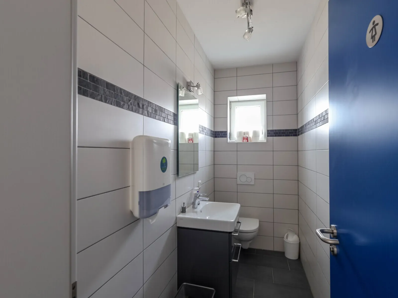 Gepflegtes Geschäftshaus mit Halle in Gaimersheim - Bild 16