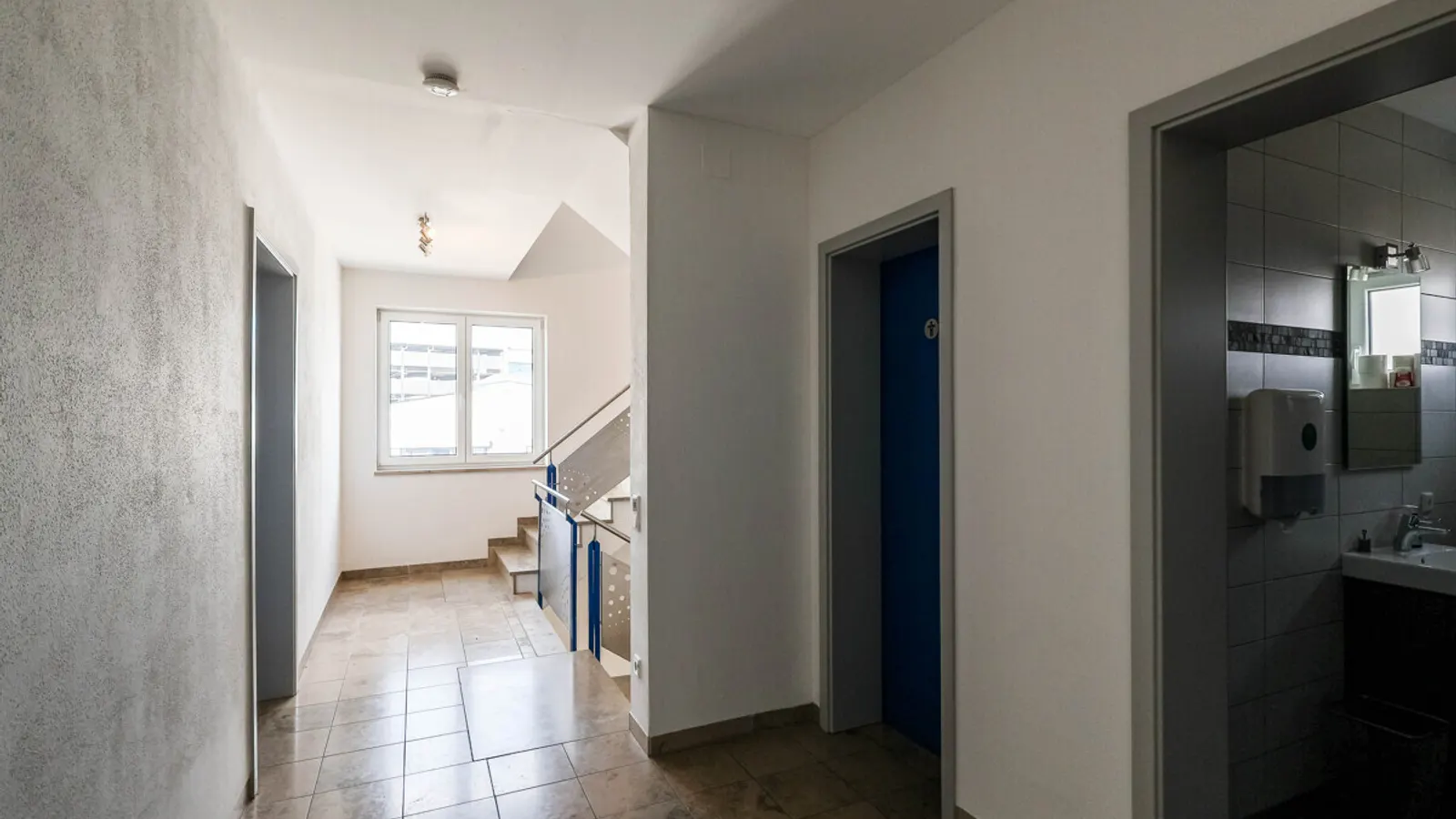 Gepflegtes Geschäftshaus mit Halle in Gaimersheim - Bild 13