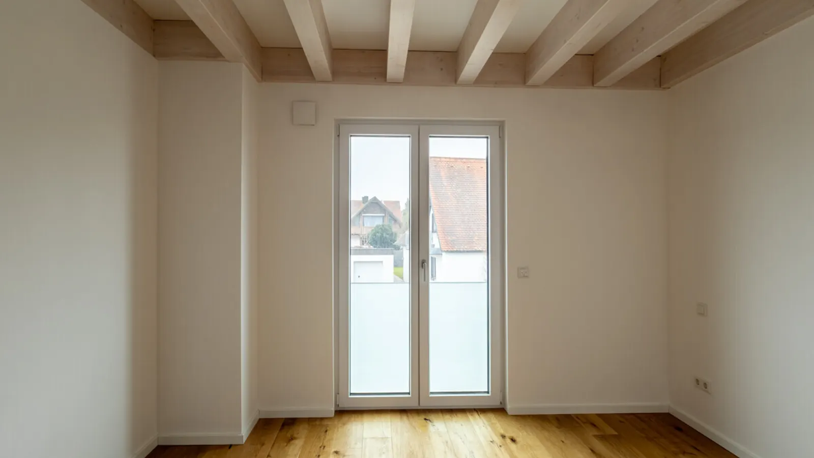 Hochwertige Neubauwohnung mit großer Terrasse im 1. Obergeschoss mit Aufzug! - Bild 2