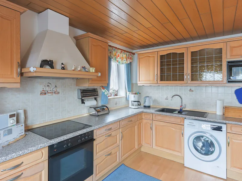 Familienfreundliches Eigenheim mit schönem Garten in ruhiger Lage von Zuchering!