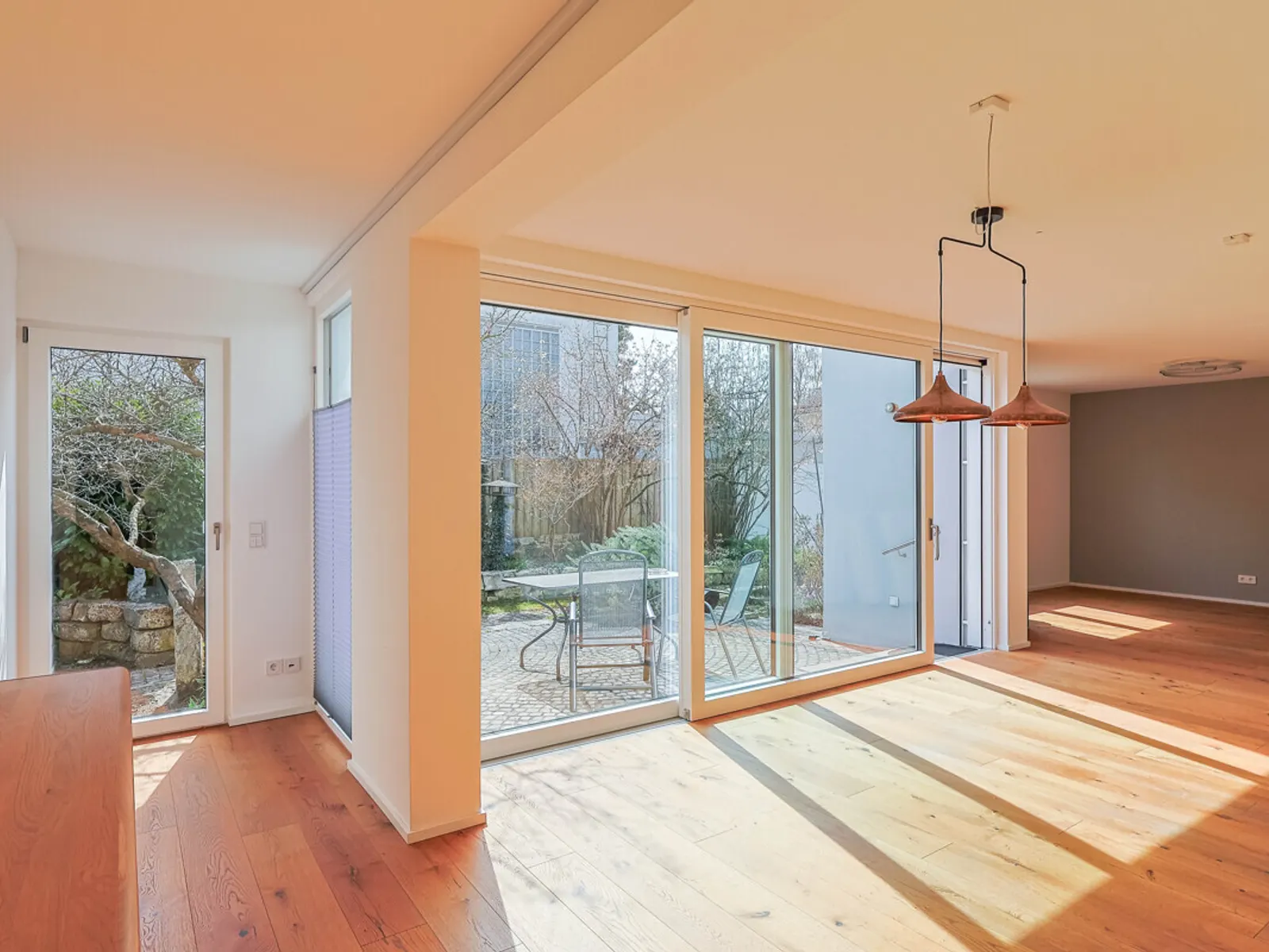 Modernes Einfamilienhaus mit integrierter Büroetage - Bild 4