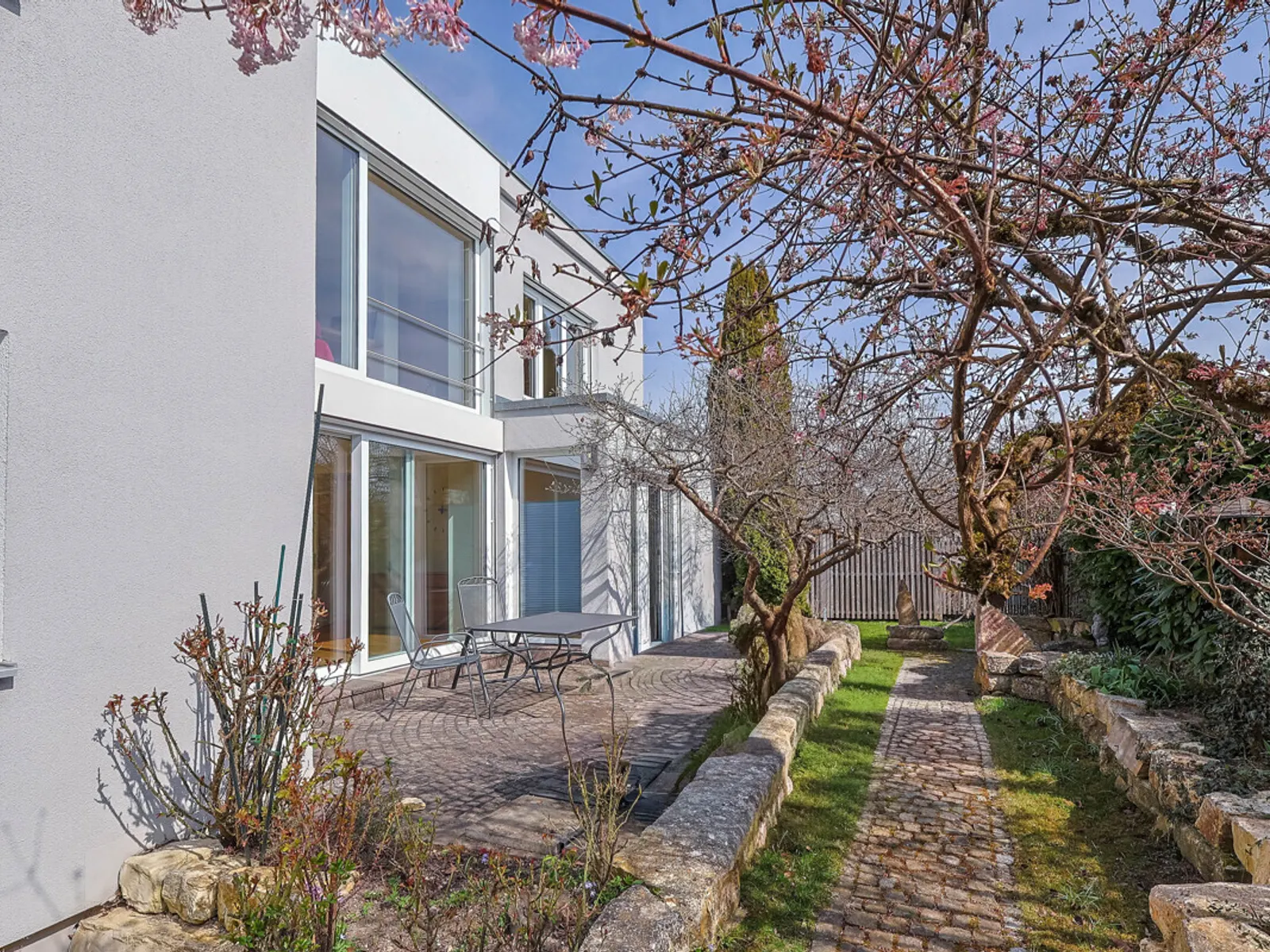 Modernes Einfamilienhaus mit integrierter Büroetage - Bild 16