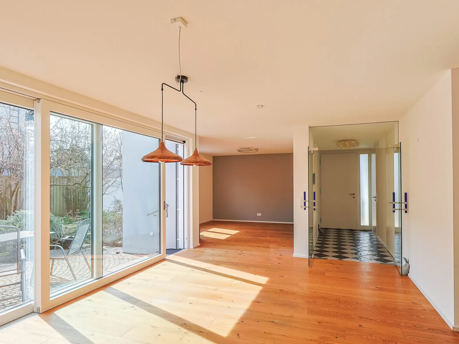 Modernes Einfamilienhaus mit integrierter Büroetage - Bild 2