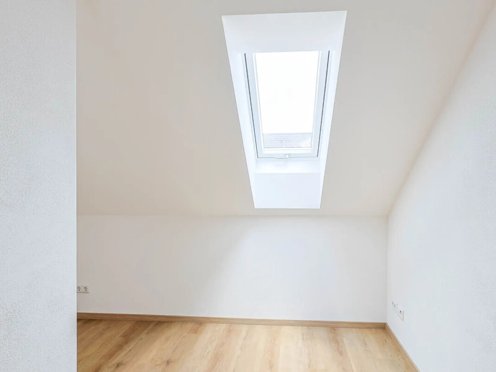 Stilvoller Neubau-Erstbezug mit 3 Zimmern und Balkon - Bild 7