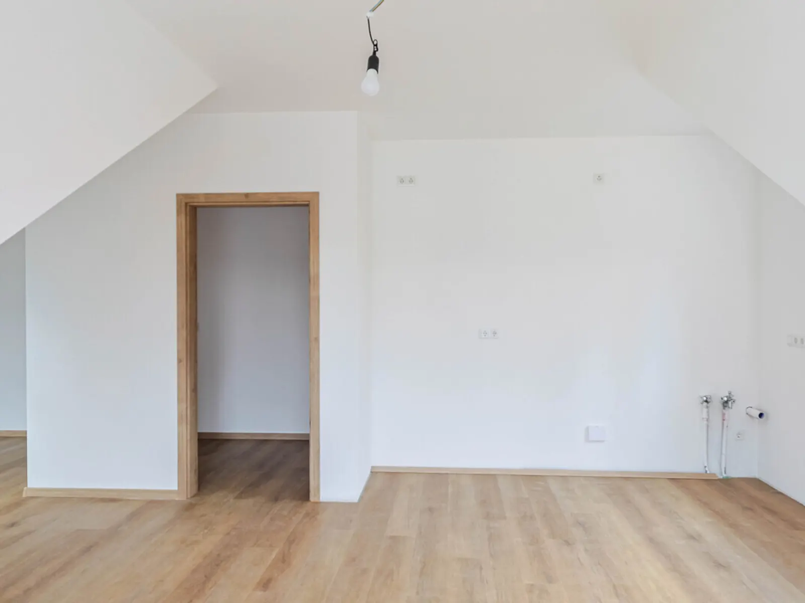 Stilvoller Neubau-Erstbezug mit 3 Zimmern und Balkon - Bild 2