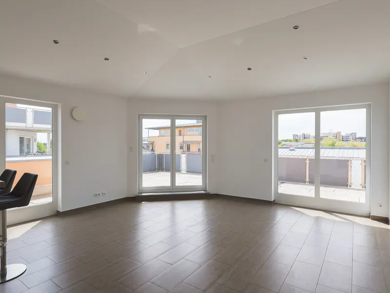Hochwertige Penthouse-Wohnung mit weitläufiger Dachterrasse in Ingolstadt-Hollerstauden!