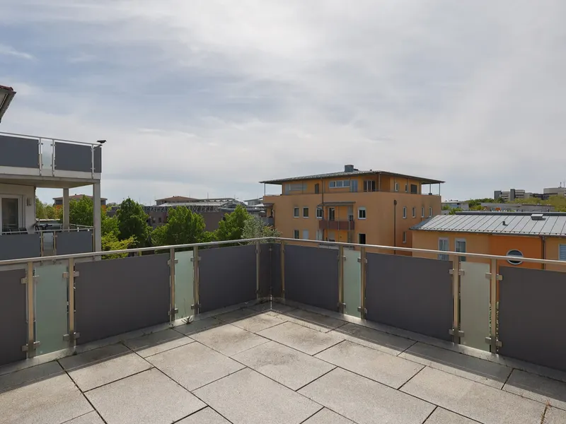 Hochwertige Penthouse-Wohnung mit weitläufiger Dachterrasse in Ingolstadt-Hollerstauden!