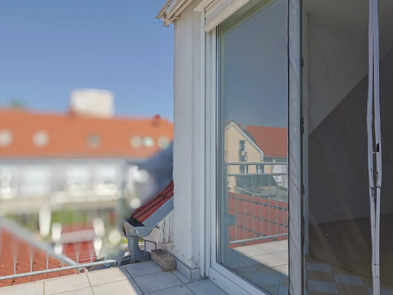 Lichtdurchflutete 3-Zimmer-Wohnung mit ausgebautem Dachboden