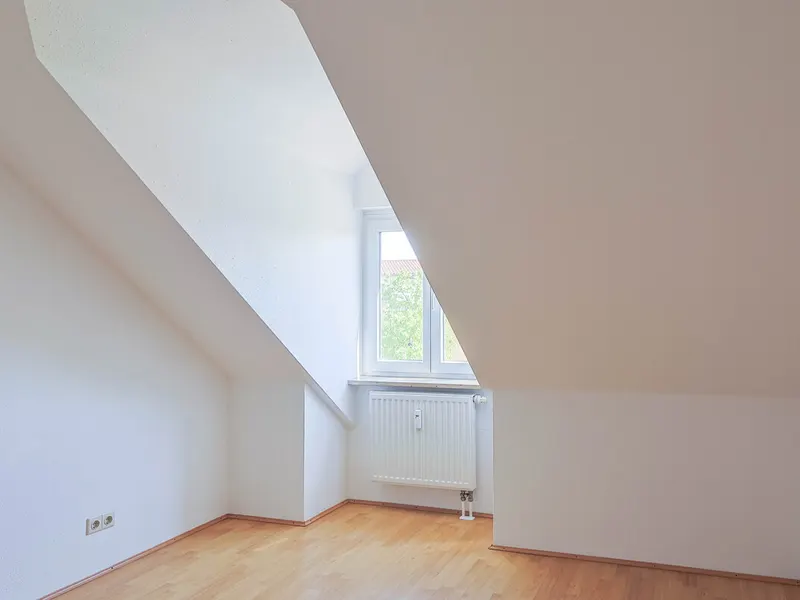 Lichtdurchflutete 3-Zimmer-Wohnung mit ausgebautem Dachboden
