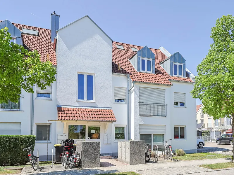 Lichtdurchflutete 3-Zimmer-Wohnung mit ausgebautem Dachboden