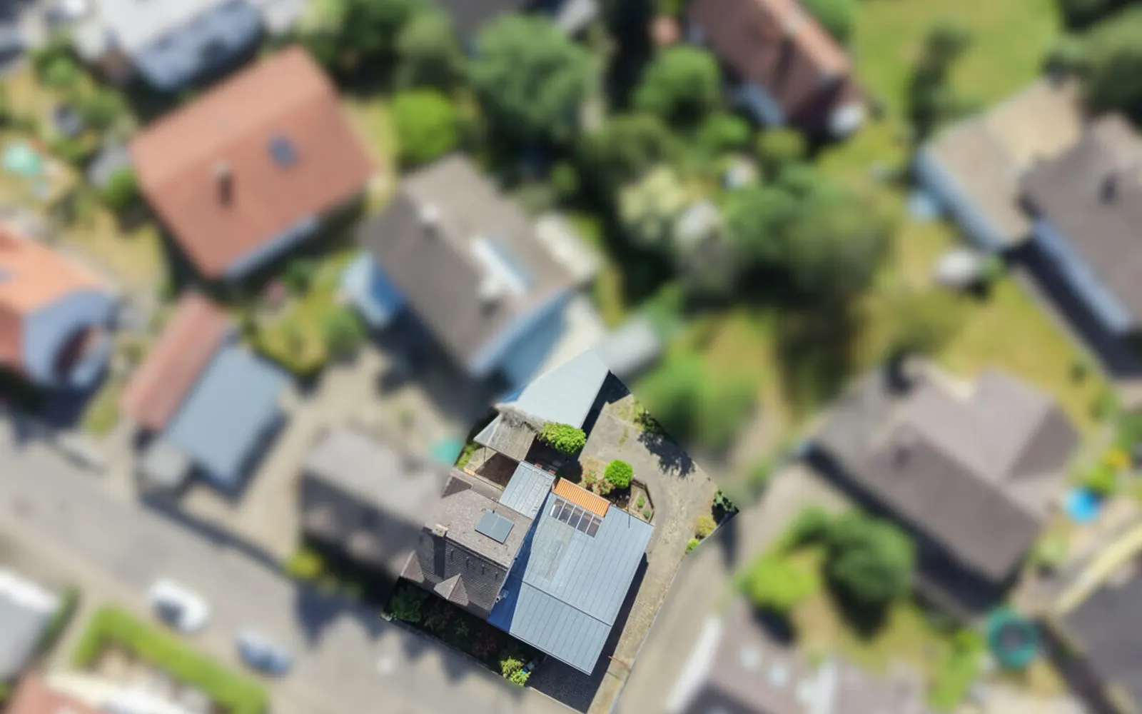 Kapitalanlage und Entwicklungspotenzial vereint – teilvermietetes Zweifamilienhaus in ruhiger Lage! - Bild 3