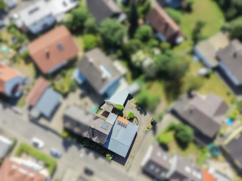 Kapitalanlage und Entwicklungspotenzial vereint – teilvermietetes Zweifamilienhaus in ruhiger Lage!