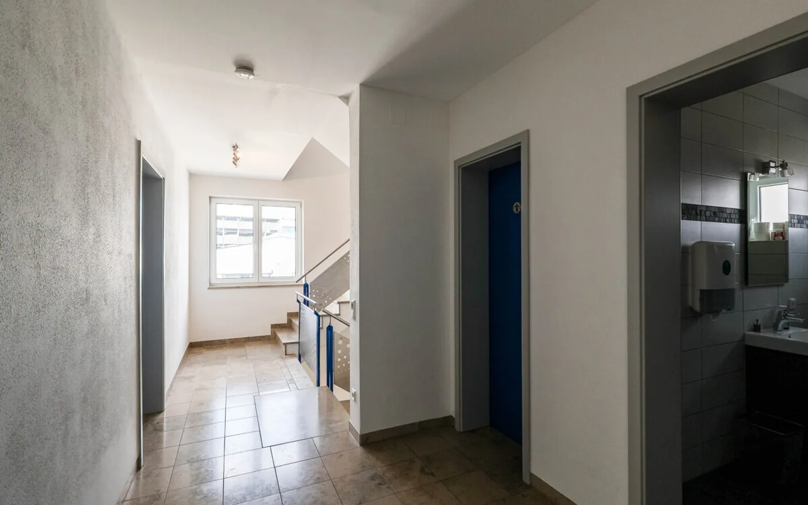 Praxisräume nach Maß – Aufzug vorhanden, Ausbau flexibel - Bild 8