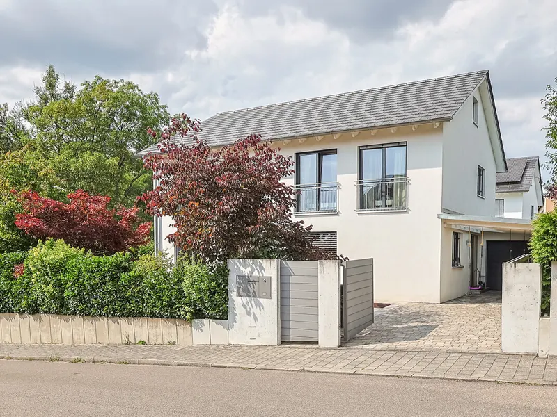 Eleganz trifft Nachhaltigkeit – Luxuriöses Einfamilienhaus in Ingolstadt-Gerolfing