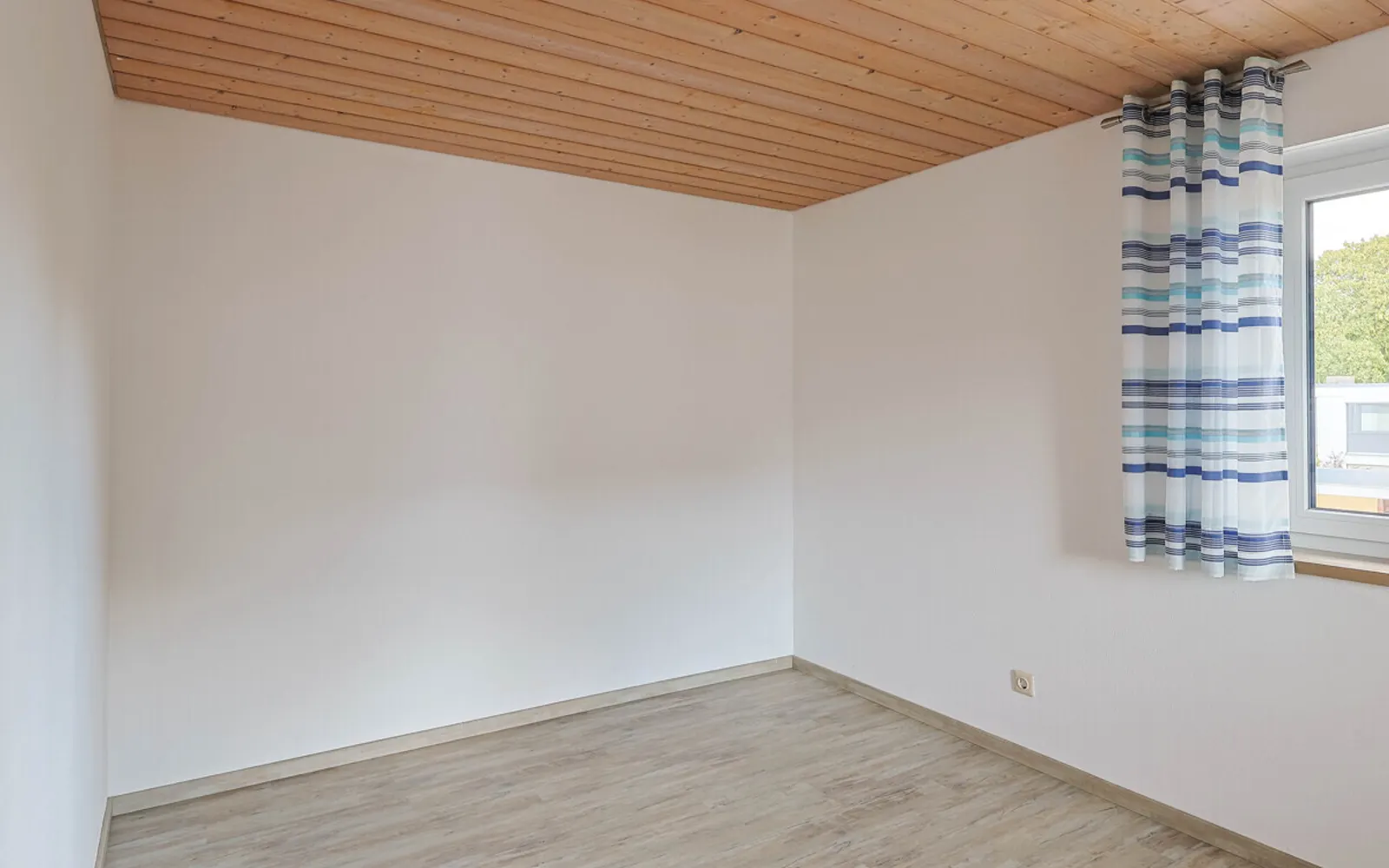 Viel Platz zum Wohlfühlen: Großzügiges Reiheneckhaus mit Garten und Doppelgarage - Bild 11